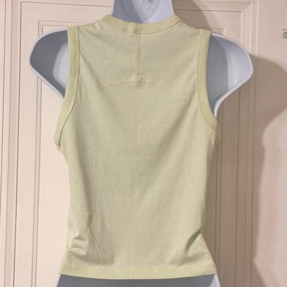 Lululemon light lime green cropped tank size 6 - Picture 6 of 7